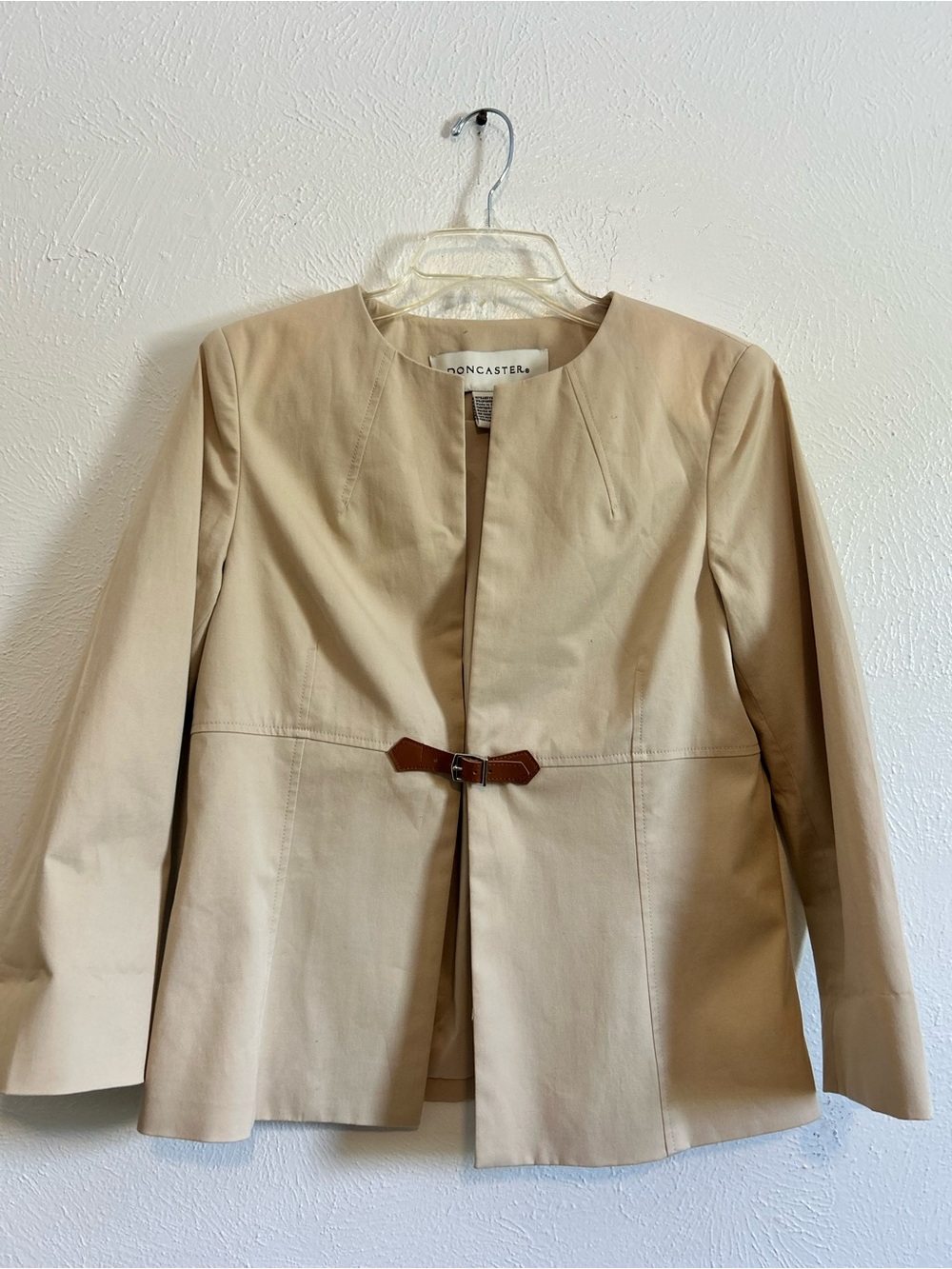 Doncaster Cream Jacket with Brown Leather Buckle
